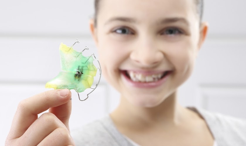 Hawley retainer