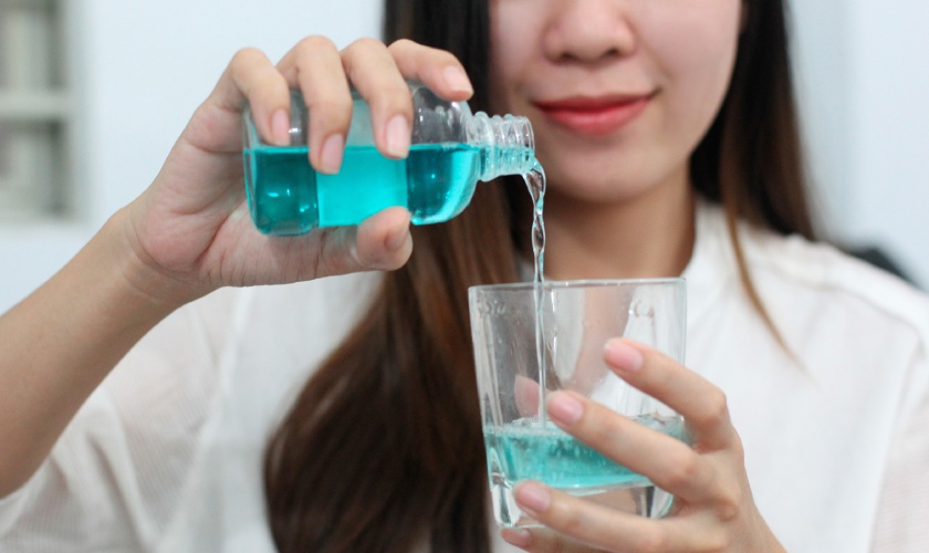 Mouthwash helps to thoroughly clean the oral cavity and freshen breath