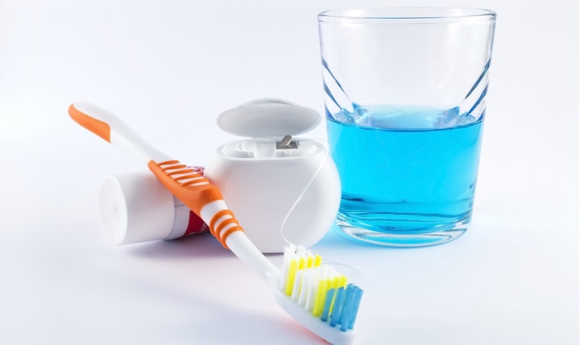 Use mouthwash in combination with dental floss to clean teeth completely