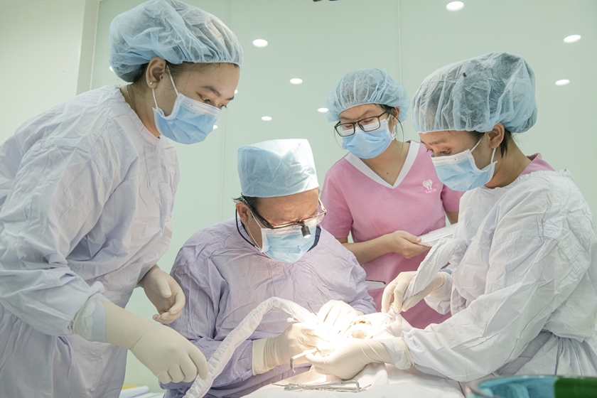 A qualified and experienced doctor will help the dental implant procedure be successful