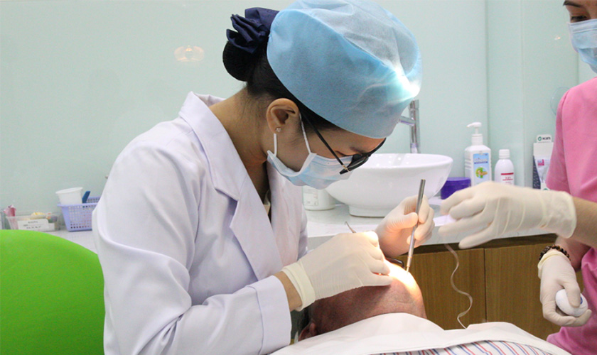 The treatment process of porcelain at Nhan Tam Dental is done by experienced doctors