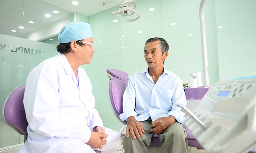 Dr Vo Van Nhan and patient Nguyen Van Luom