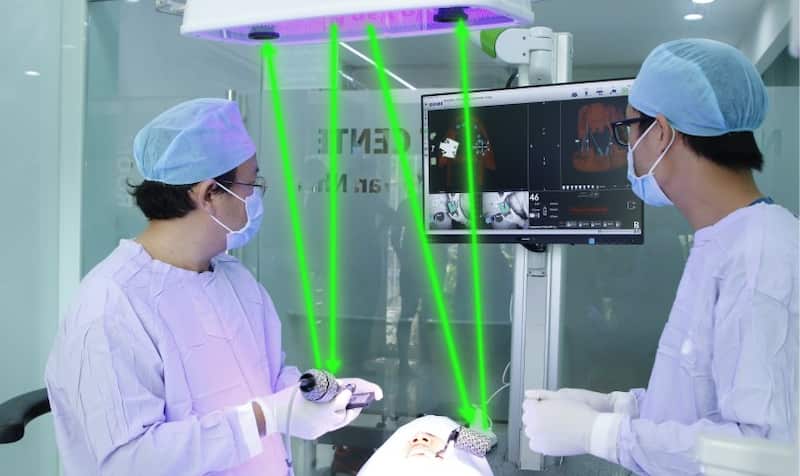 Make temporary teeth on the implant for aesthetic maintenance