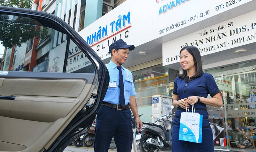 Nhan Tam Dental provides free shuttle service