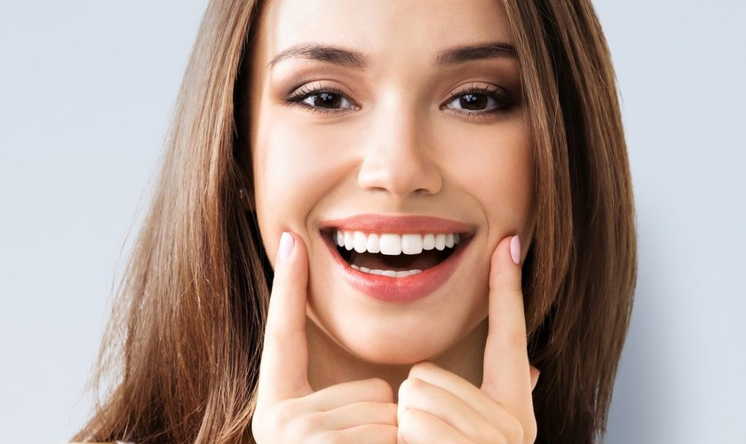 Dental crowns treatment for people with missing teeth