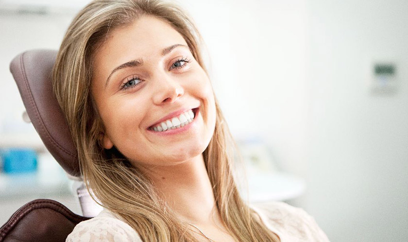 Aesthetic porcelain crowns bring aesthetic teeth after treatment.
