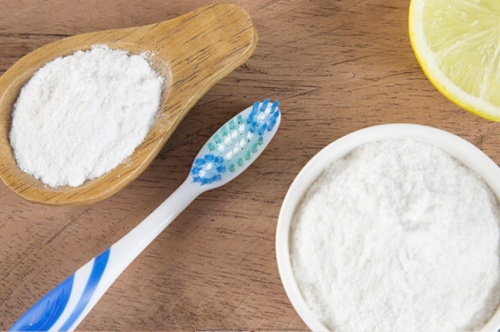 9 Natural Ways to Whiten Teeth at Home