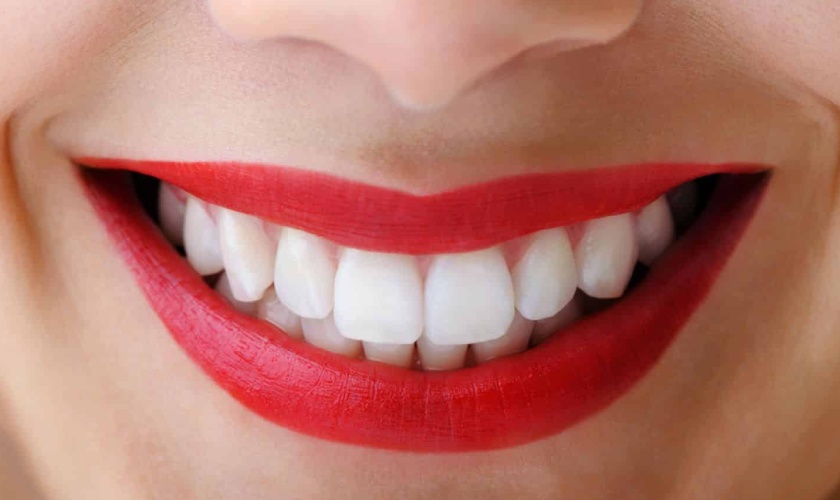 9 Natural Ways to Whiten Teeth at Home