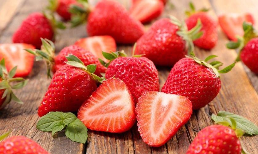 9 Natural Ways to Whiten Teeth at Home