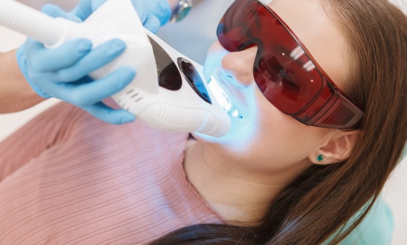 Tẩy trắng răng công nghệ Laser Whitening hiện đại tại Nha khoa Nhân Tâm Tẩy trắng răng công nghệ Laser Whitening hiện đại tại Nha khoa Nhân Tâm