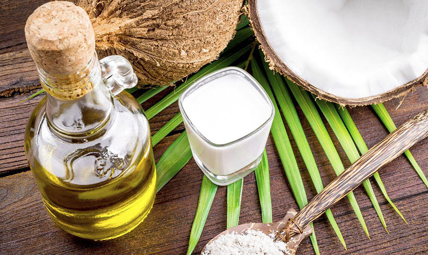 Using coconut oil for an aromatic mouth and white teeth