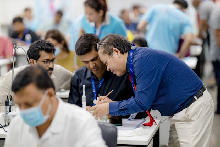 Dr. Vo Van Nhan Guides Doctors in detail