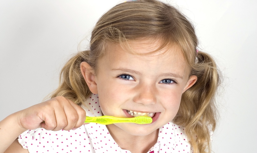 Maintain your baby's oral hygiene by brushing