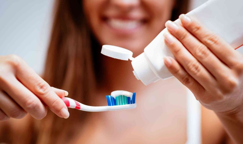 Using a low-abrasive toothpaste can help reduce the risk of sensitive teeth
